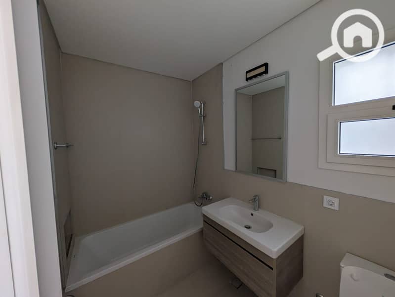 8 cfd513f0-8ea4-4f82-876f-fb0c7a46b7b5. jpg