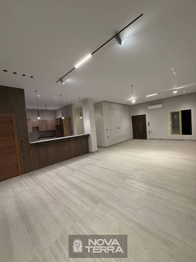 شقة 4 غرف نوم للبيع في الشيخ زايد، الجيزة - IMG-20251115-WA0021. jpg