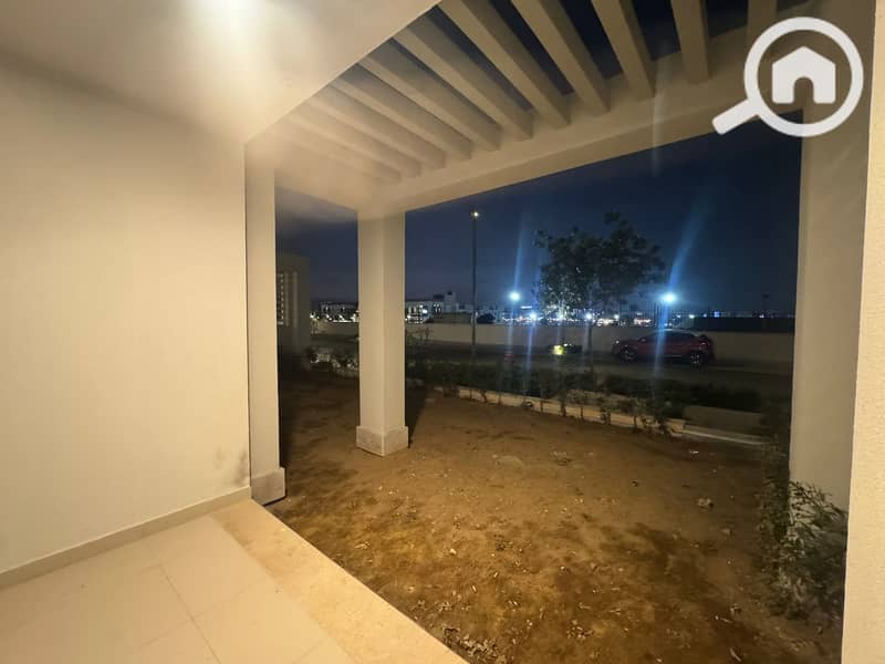 2 b3070b43-1e14-44f8-b716-a57c0e985a36. jpg