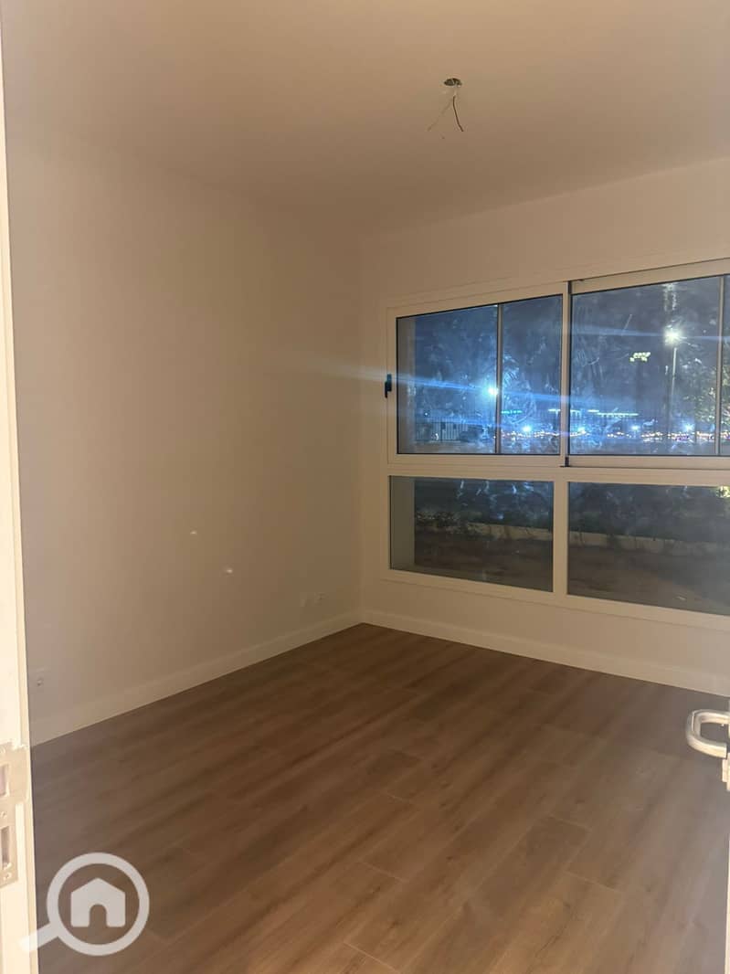 4 e9c0f24a-bf68-4792-a7e8-2357e9e27a36. jpg