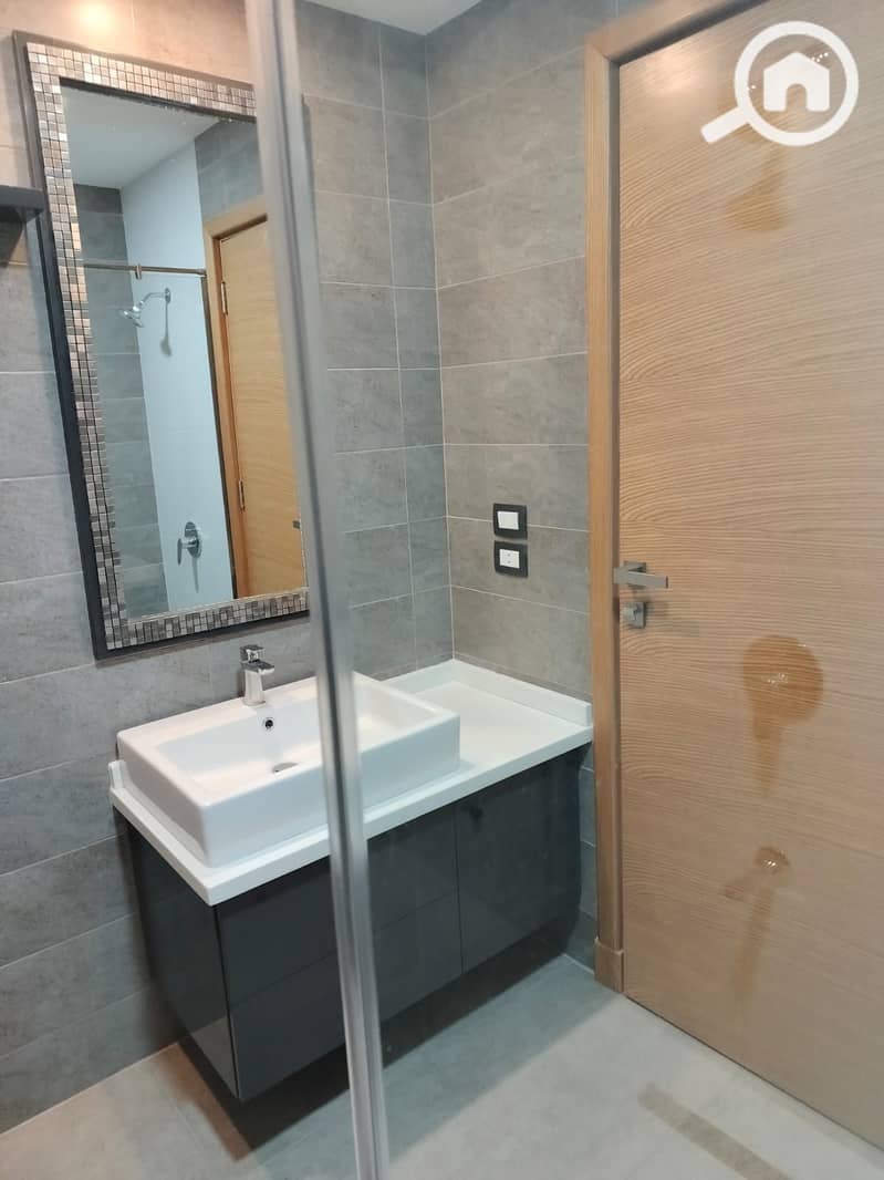 5 5bc9a6d2-3684-4e31-b0f4-d61b45e83c2e. jpg