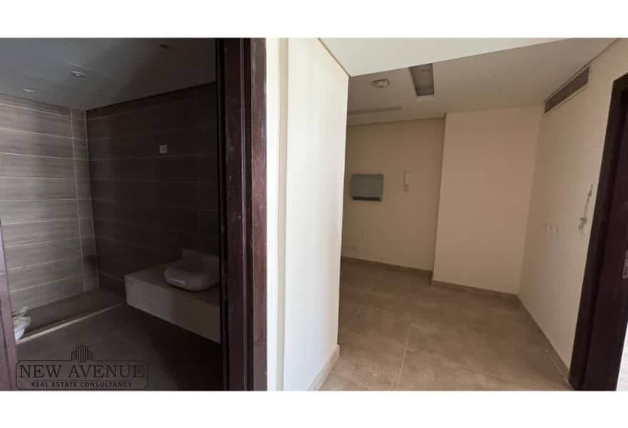 8 d43a5d5d-0e64-4690-91f0-d70d65a4c028. jpg