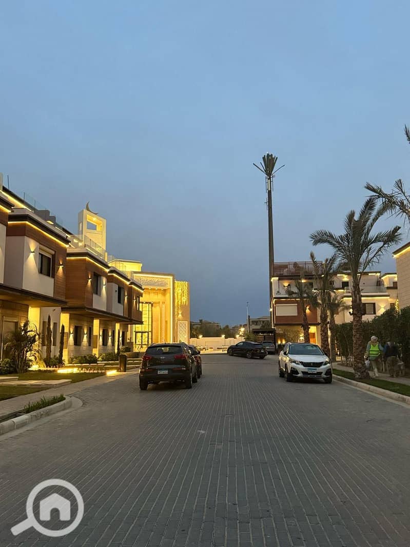 4 5b8b0736-6f2b-4900-907a-776ecb63c002. jpg