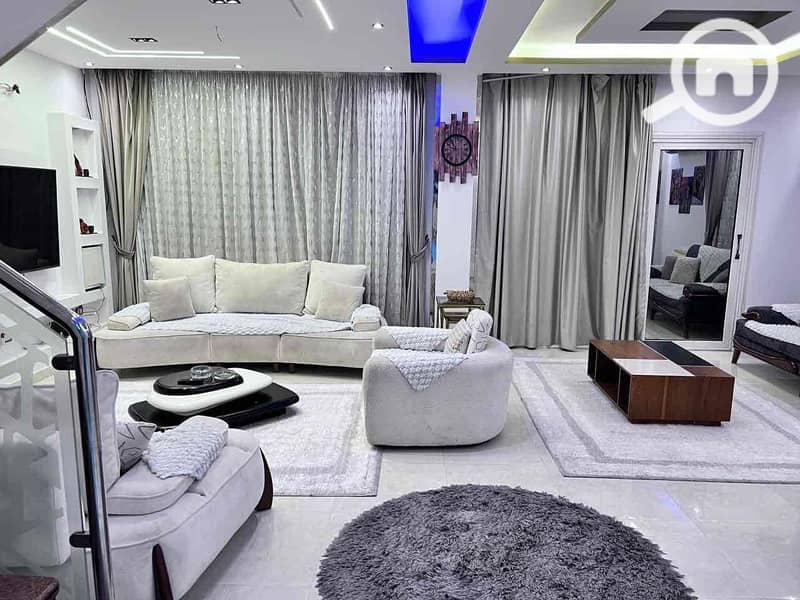 7 f4da2cc6-798e-42ff-8fee-fedb49d51ffd. jpg