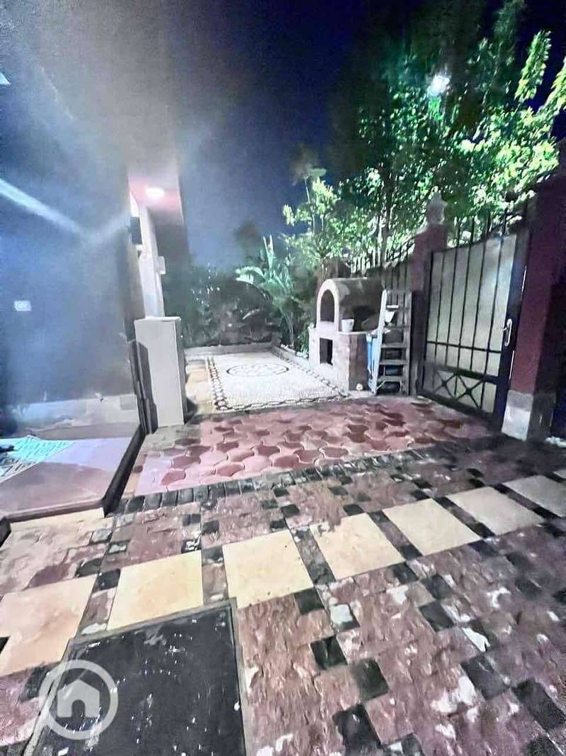 14 50a15adb-3531-4eca-9f81-6b605865bf7c. jpg