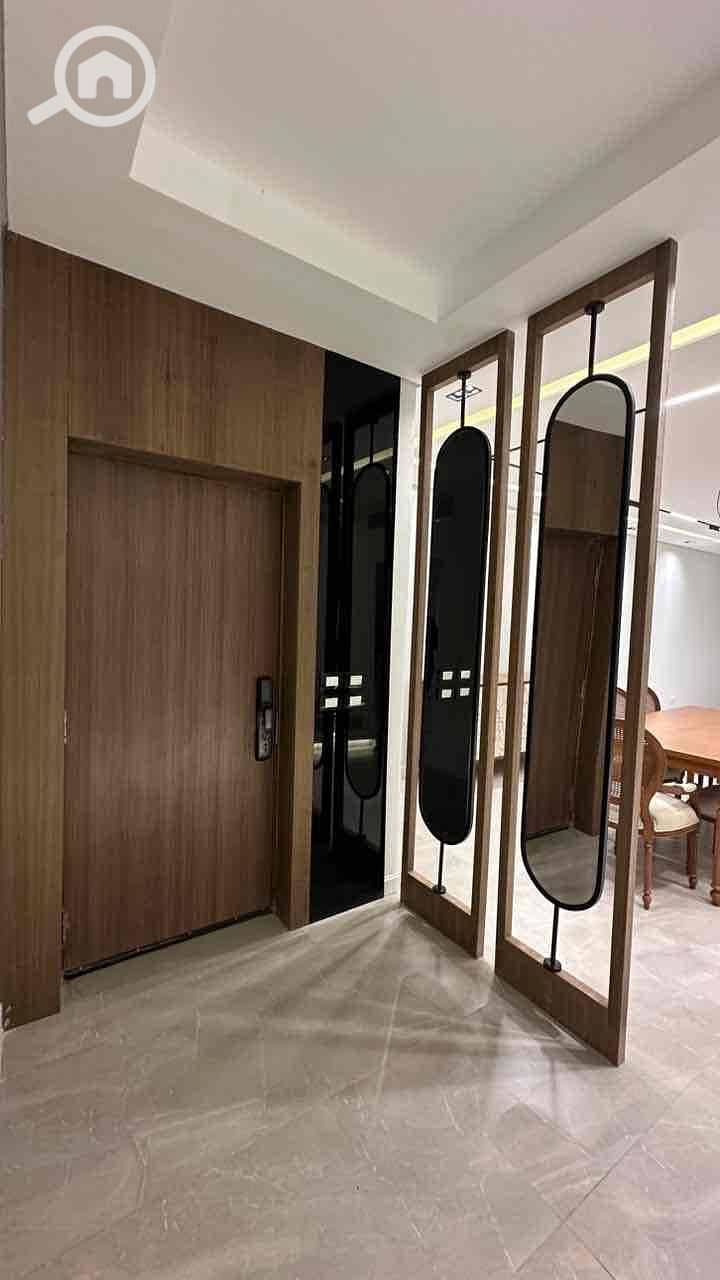 4 5d70d7f9-ef5d-4ce5-81c6-f0451a627d0a. jpg