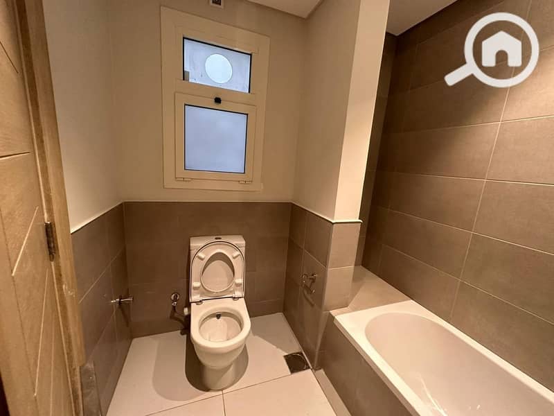 10 fd9ffd27-8031-4513-b1fa-7de975ed90d2. jpg