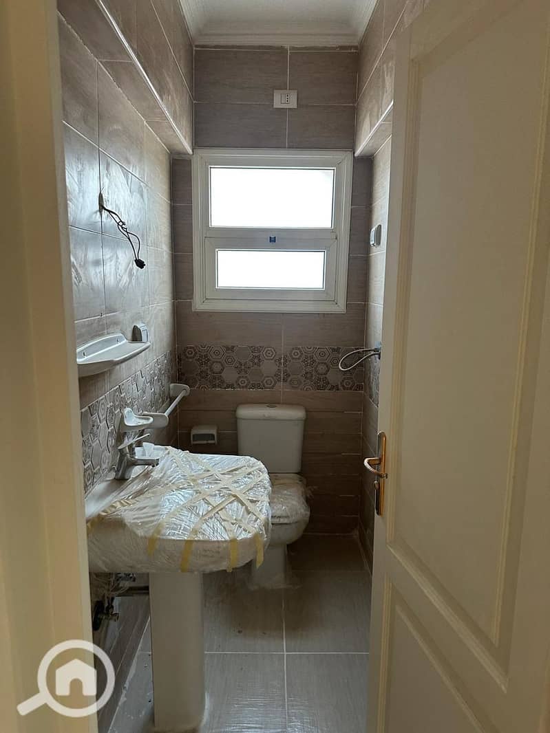 5 7656d78f-b44a-47b4-92e9-219f5eeda27e. jpg