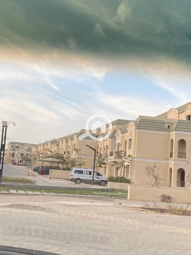 2 091fa47d-cc6d-46d0-87c3-eb1265901577. jpg