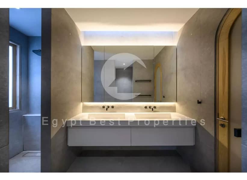 8 4695271-4aedbo. jpg