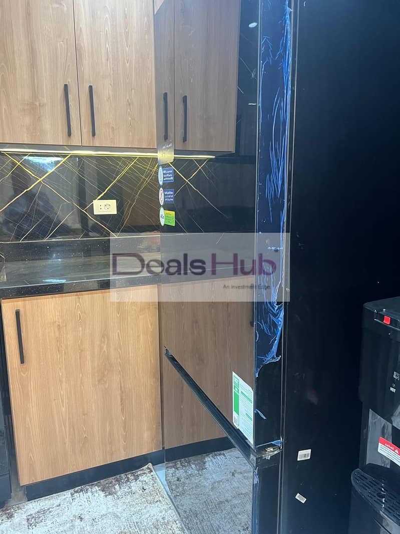 27 d77566f3-615d-467b-ae80-b6de45444d3c. jpg