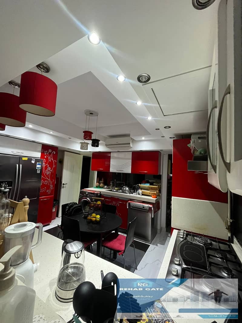 12 c993ac4d-7782-4572-ad0d-e25ad29c47c1. jpg