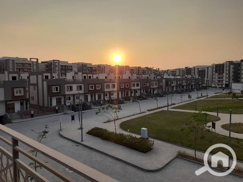 4 a5fb500b-3b18-4792-8ff0-fe73870fc091. jpeg