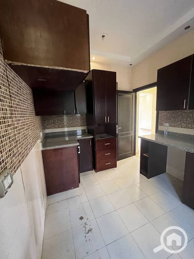 17 427800fc-eac9-42c6-b939-b00042430080 (1). jpg