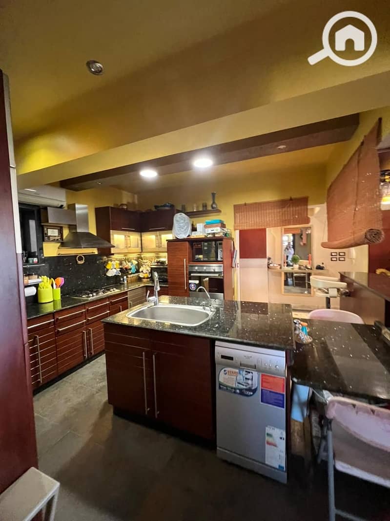 11 d92f6ffd-7c79-4f26-9892-487c2e3cc4e2. jpeg