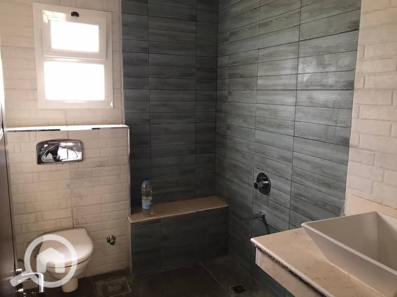 4 17d309be-5894-48bb-9047-7ea9c2d13941. jpg