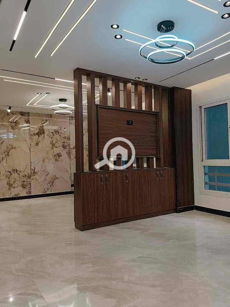 8 36ad89f2-21f9-4d79-83ef-85e3c88aaf9a. jpg