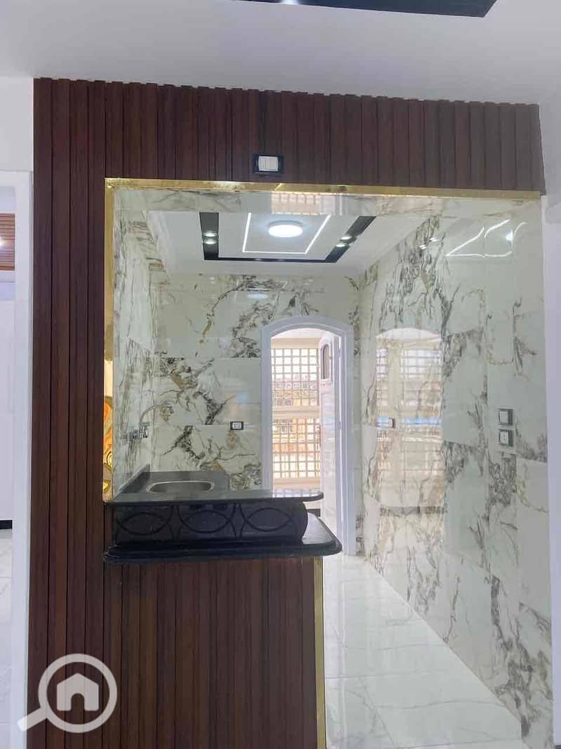 4 b4e39712-a272-48b1-b9a9-90d047838de6. jpg