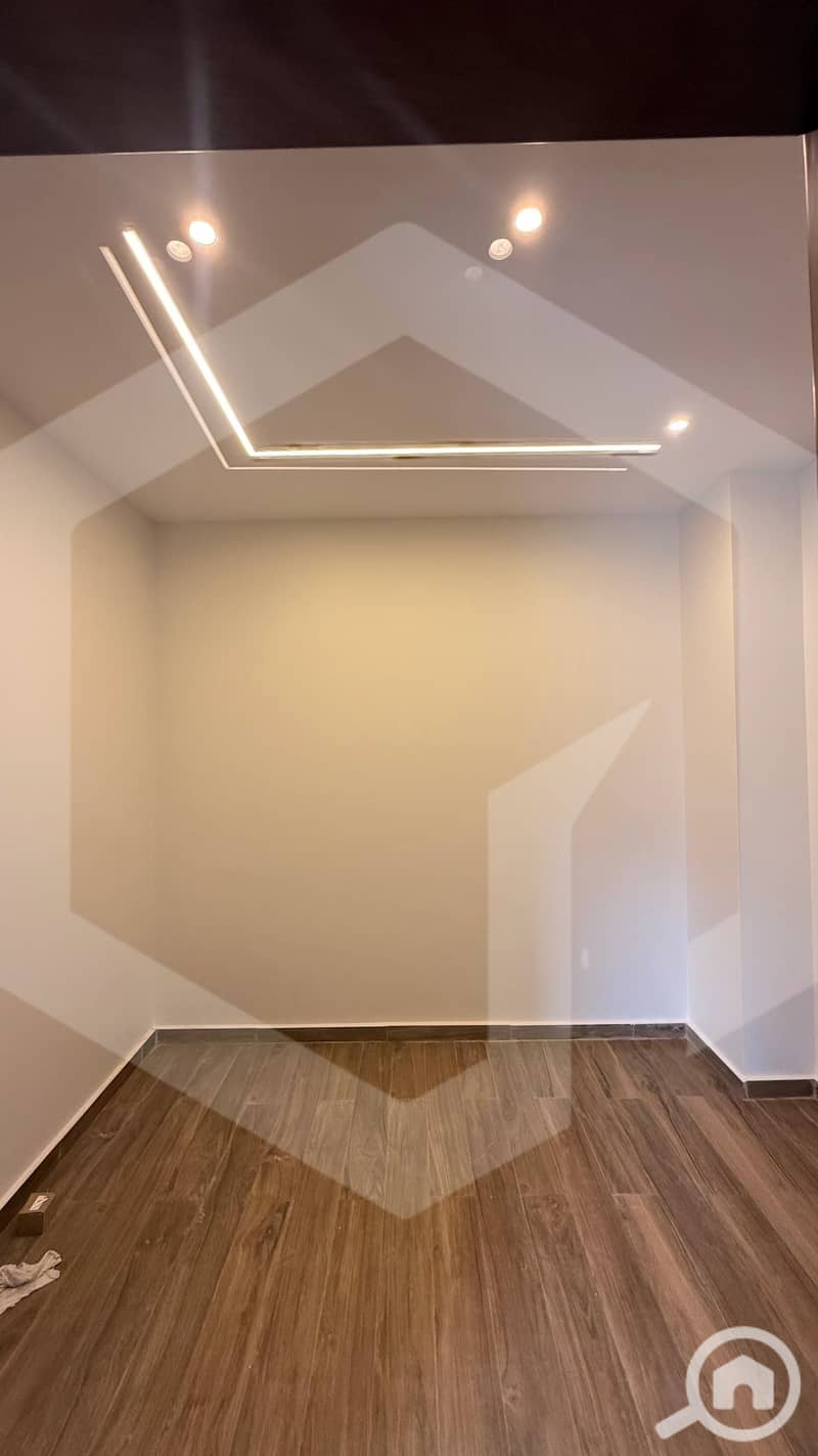 9 Courtyrad Sodic 9. jpg