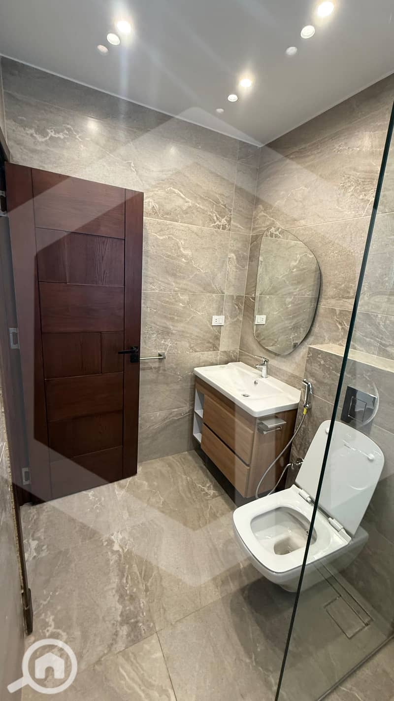 13 Courtyrad Sodic 13. jpg