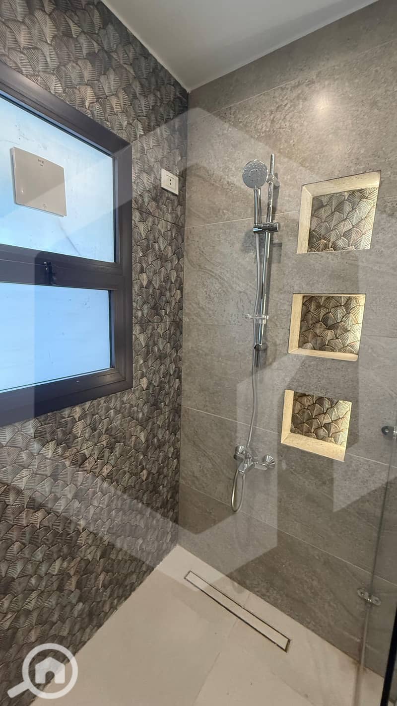 18 Courtyrad Sodic 18. jpg