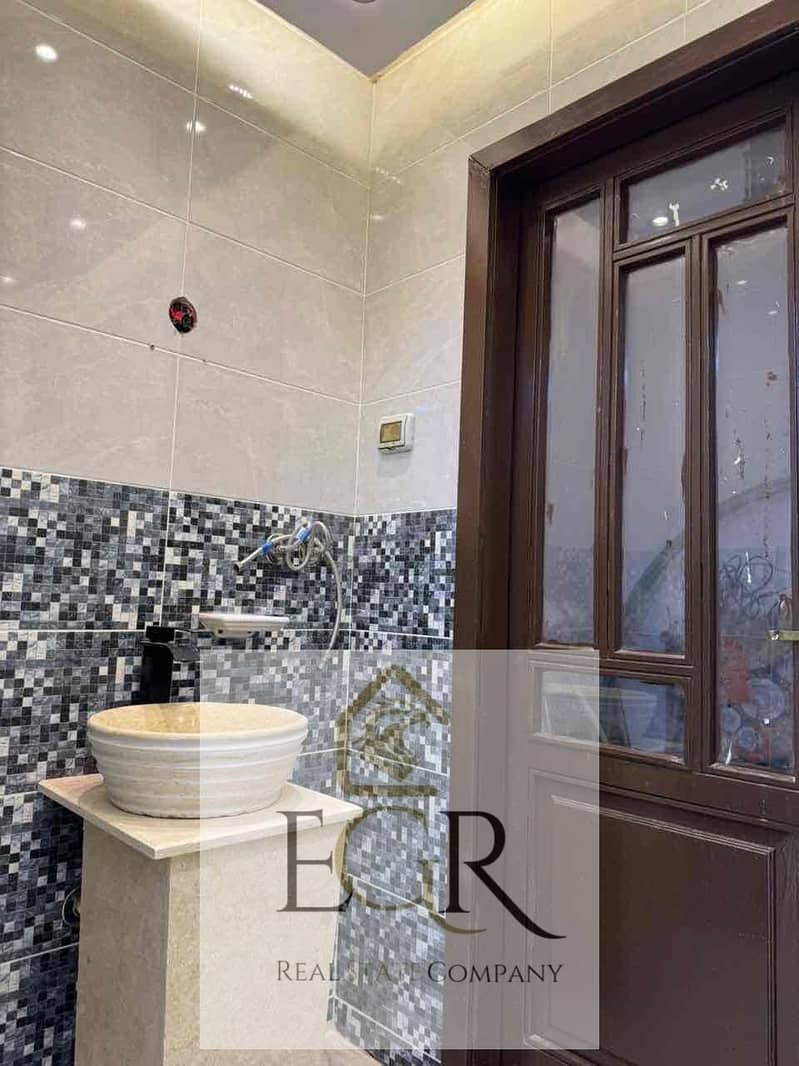 4 996c2eb5-35be-4133-9827-d18eb754ff27. jpg