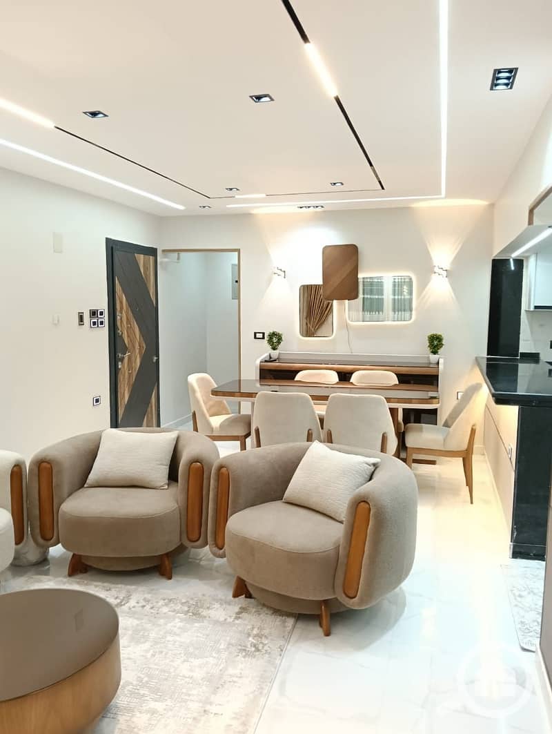 4 35c2dbb8-4c72-4f99-9ba8-e3617b85cdb5. jpeg