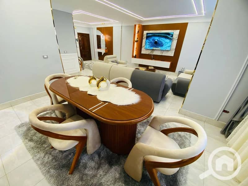 4 c42e4e48-dd10-4982-8ad6-c86b5ff5ac97. jpeg