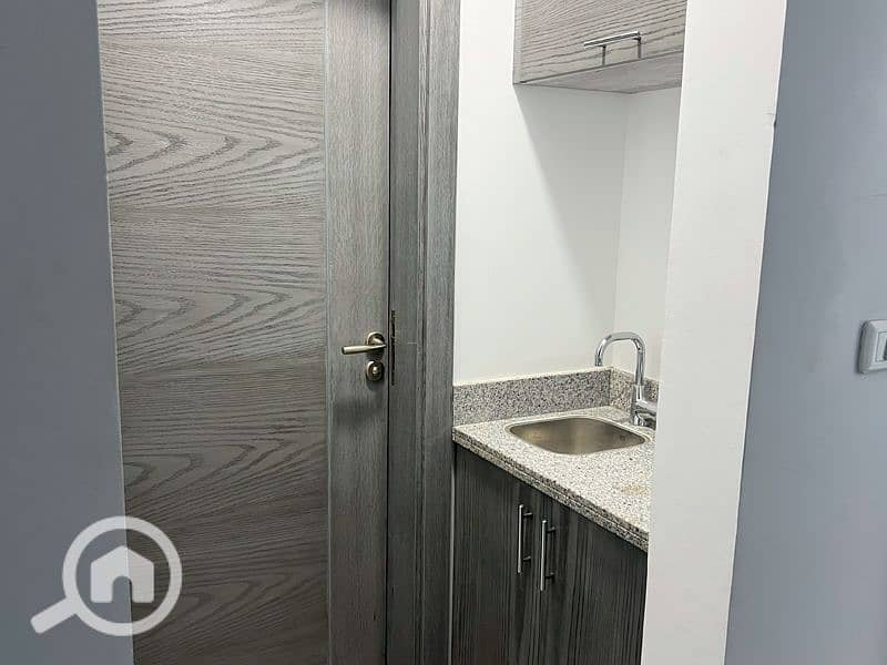 32 Photo GT1-11. png