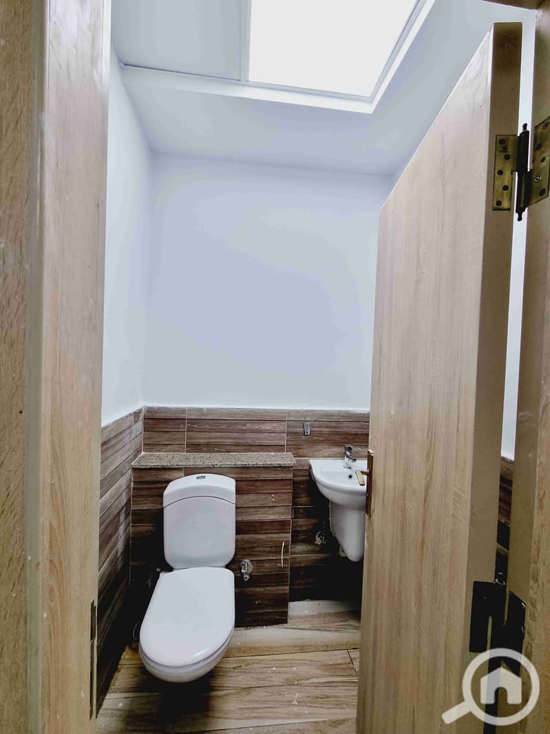 10 ٢٠٢٥٠٢١٦_١٩٠٥٣٢. jpg