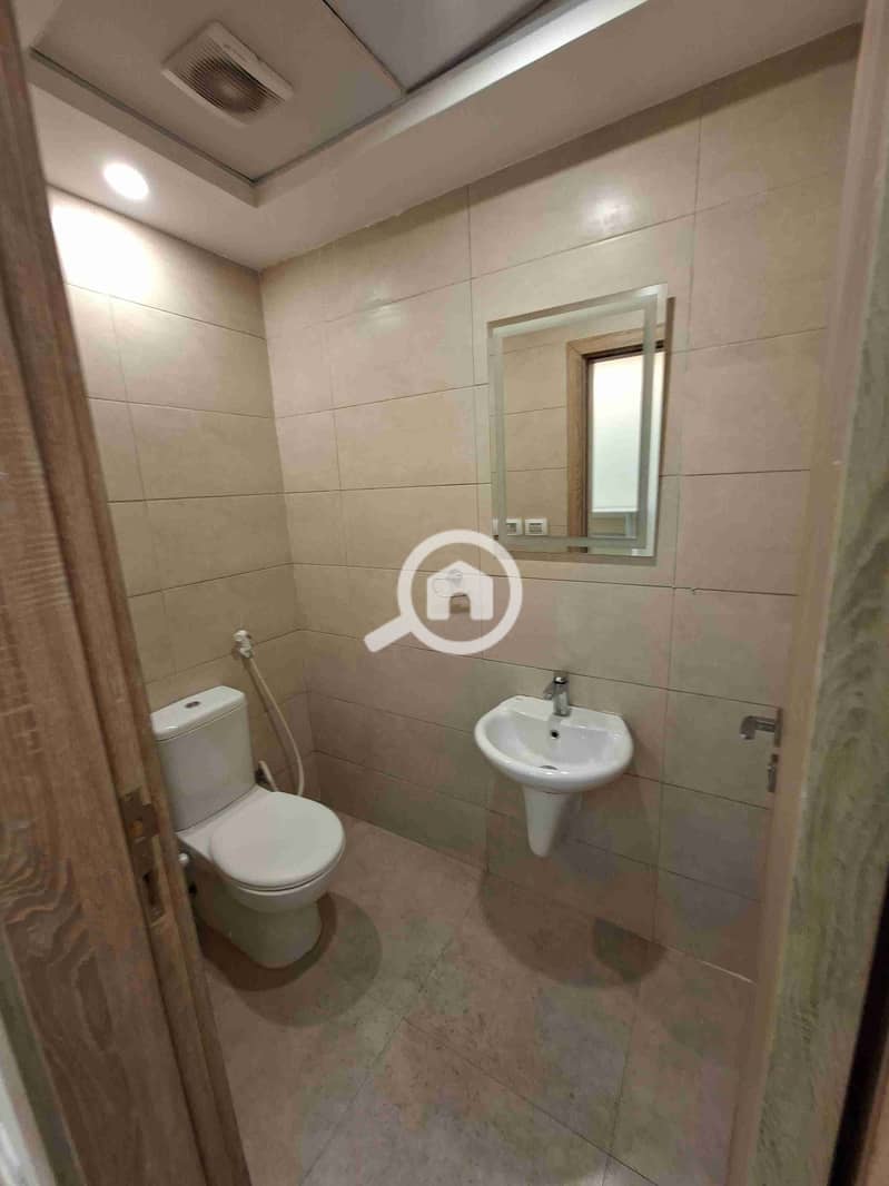 7 ٢٠٢٥١٠١٦_١٩٠٦٣٤. jpg