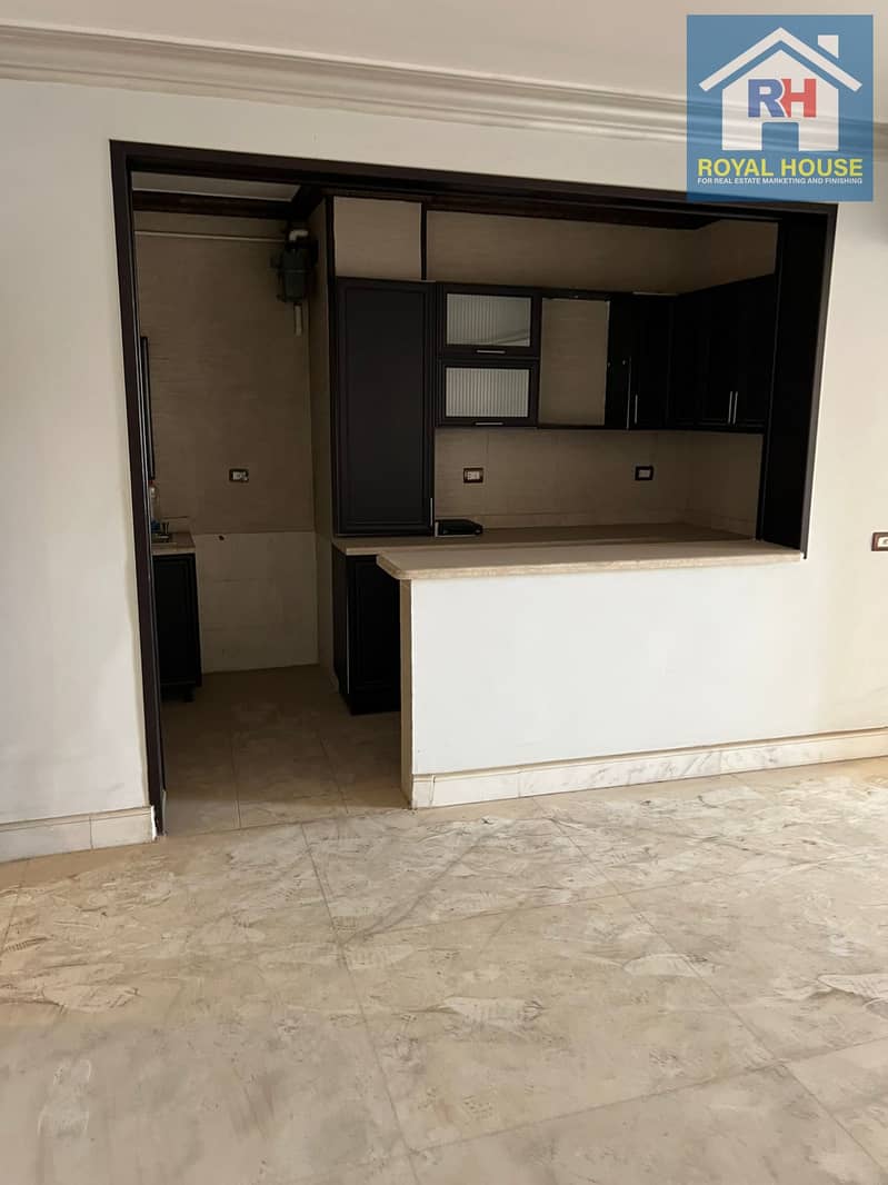 2 e369c78f-a296-4759-ae7d-4b4e23560698. jpg