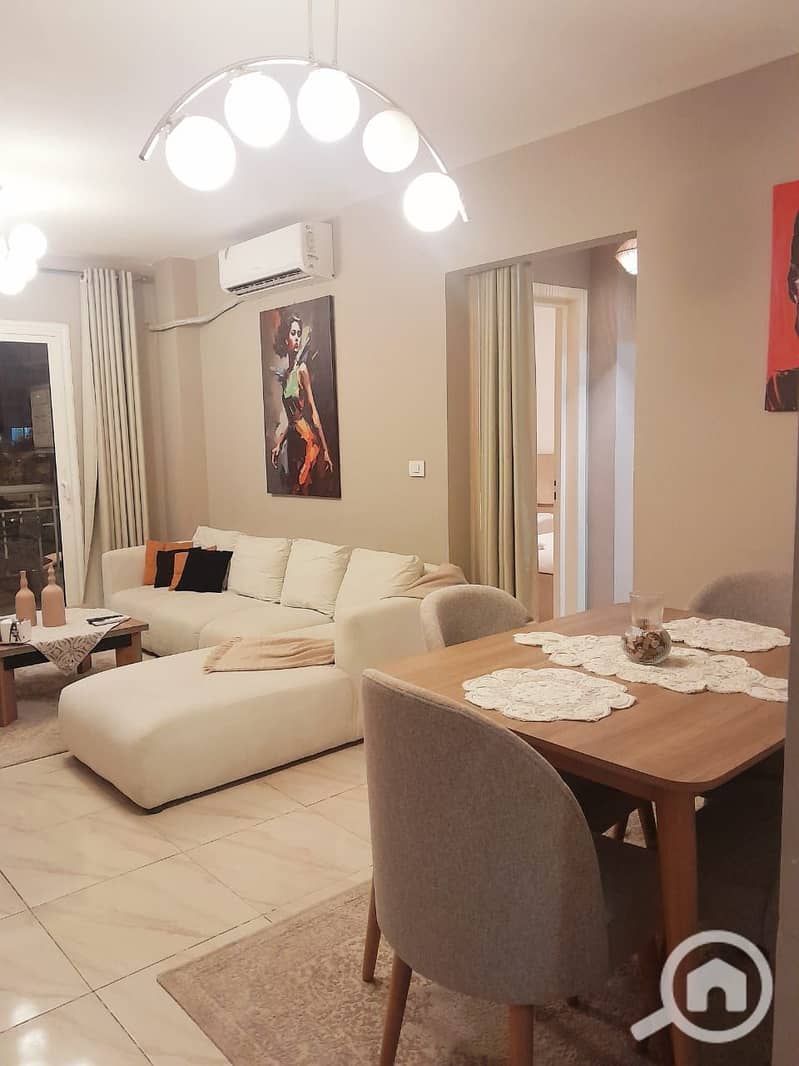 2 d827fd4e-c1b8-4ae9-84dc-99fe97979c63. jpg