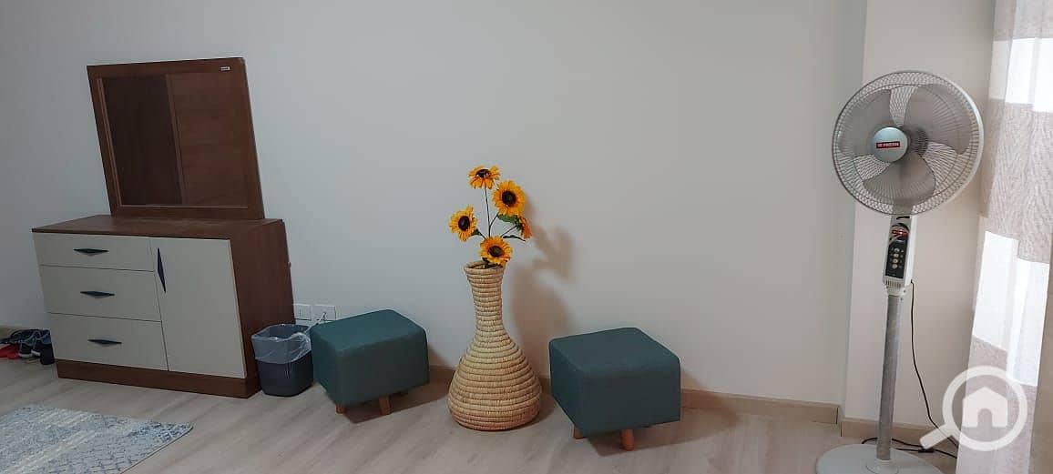 4 2e851bce-c734-45e8-90fd-545b45df5658. jpeg