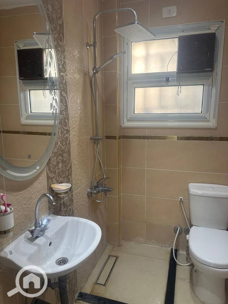 11 b579c8ea-11e4-40c7-8e5f-9a923dcbadd1. jpg