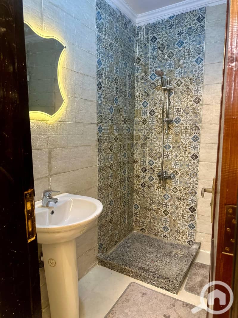 13 a2b6cab7-93c7-4486-828d-b25d2863b958. jpeg