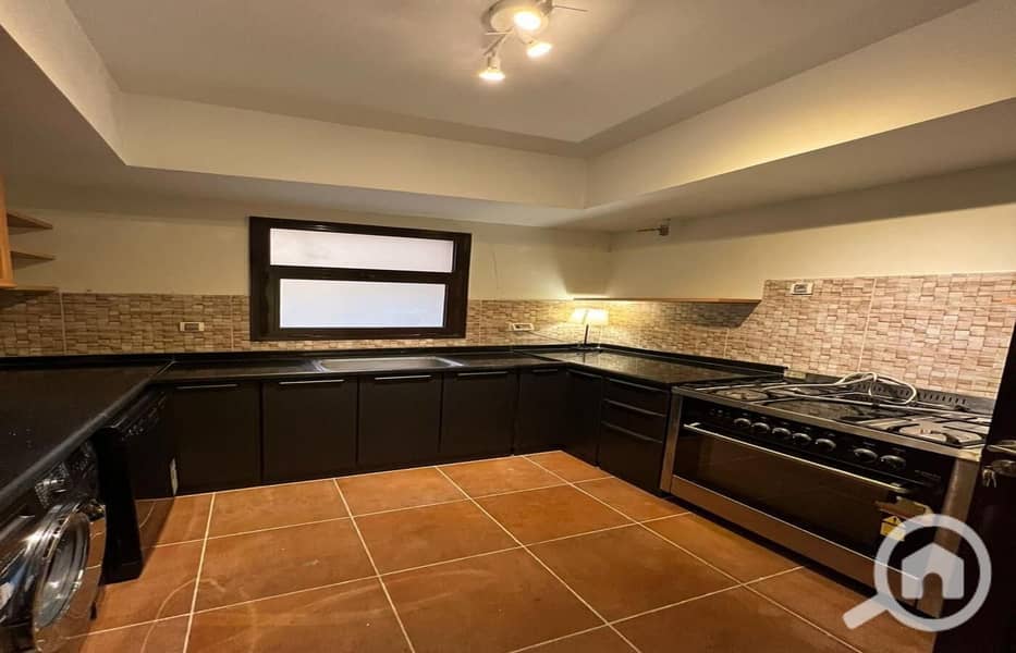 6 c4478e82-4990-47a7-b1f6-002901ff4b9c. jpg