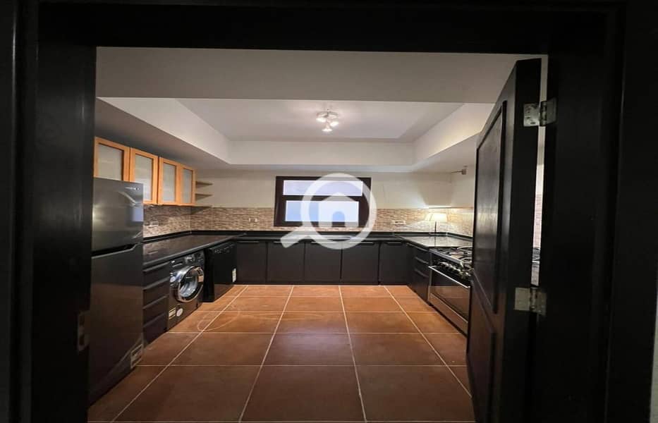 7 ef3c621b-b73b-4b95-8e04-4baf079e4bc6. jpg