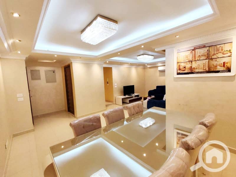 5 5ee463af-67e5-402b-9e42-a5f75a5fc8bb. jpg