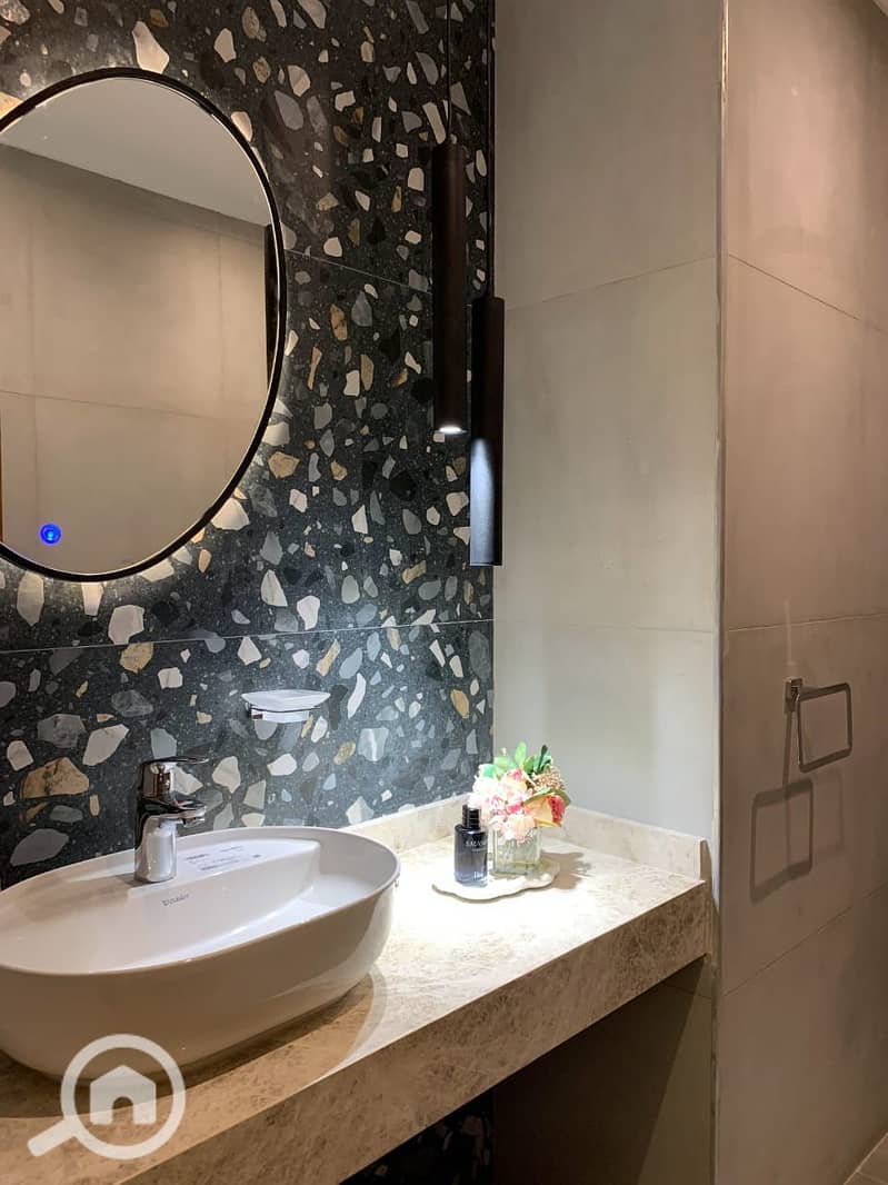 14 e0fe420c-f0fc-44ff-bf6a-76e6e8587000. jpeg