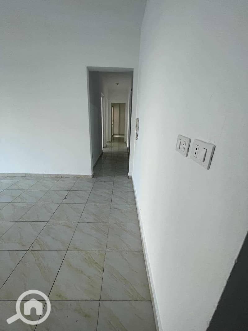 7 e38b5850-3caa-49a5-bf72-40623527b89a. jpeg