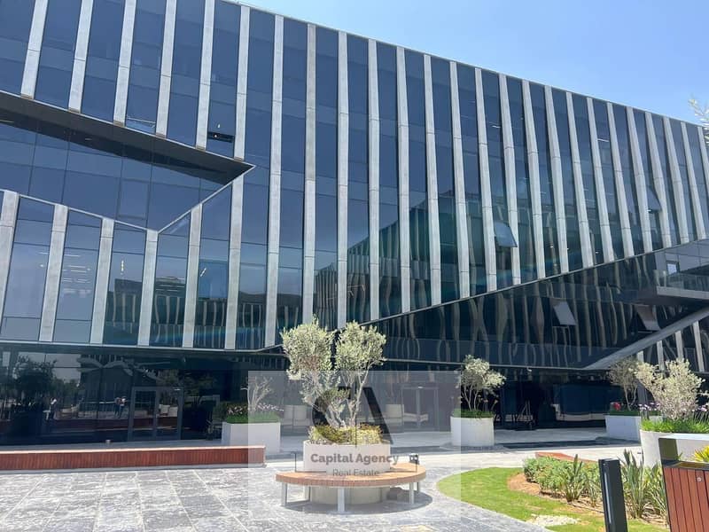 2 31ef77b8-e9bf-4a7d-8385-404781ae9d3c. jpg