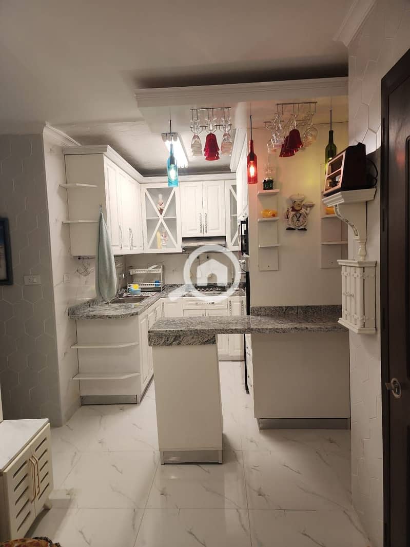 4 5f500bf8-0e9a-4020-b317-5e3275f29318. jpg