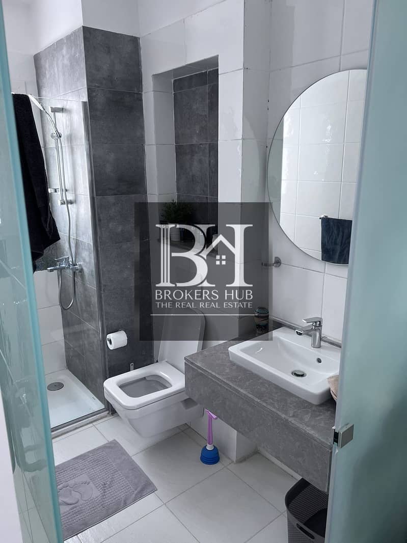 6 d109a9f6-cdcc-45b1-8b27-9fd0b8e9a561. jpeg