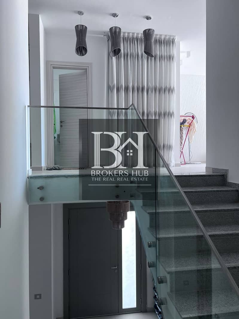 10 ac962b8a-956e-41c3-8a5a-12a345640aef. jpeg