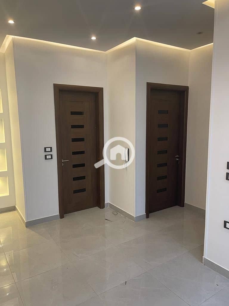 10 f5f7921e-d5f2-4232-8be8-e07e970b51f5. jpeg