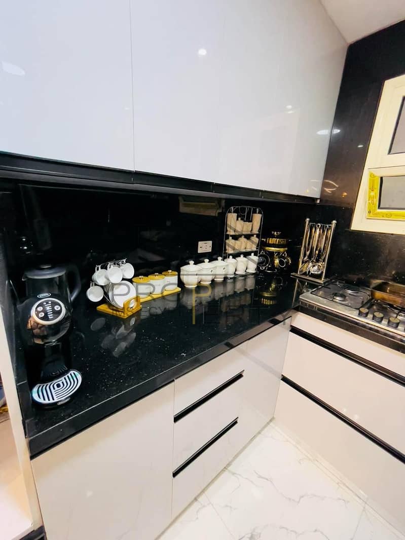 10 c0840bad-4c43-48fd-bdfb-af1a30ed82c4. jpg