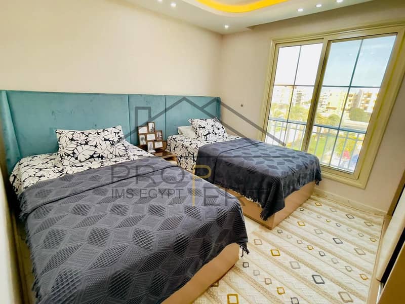 12 d0f495a3-c498-43e2-b2b4-b8f6fa8368f6. jpg