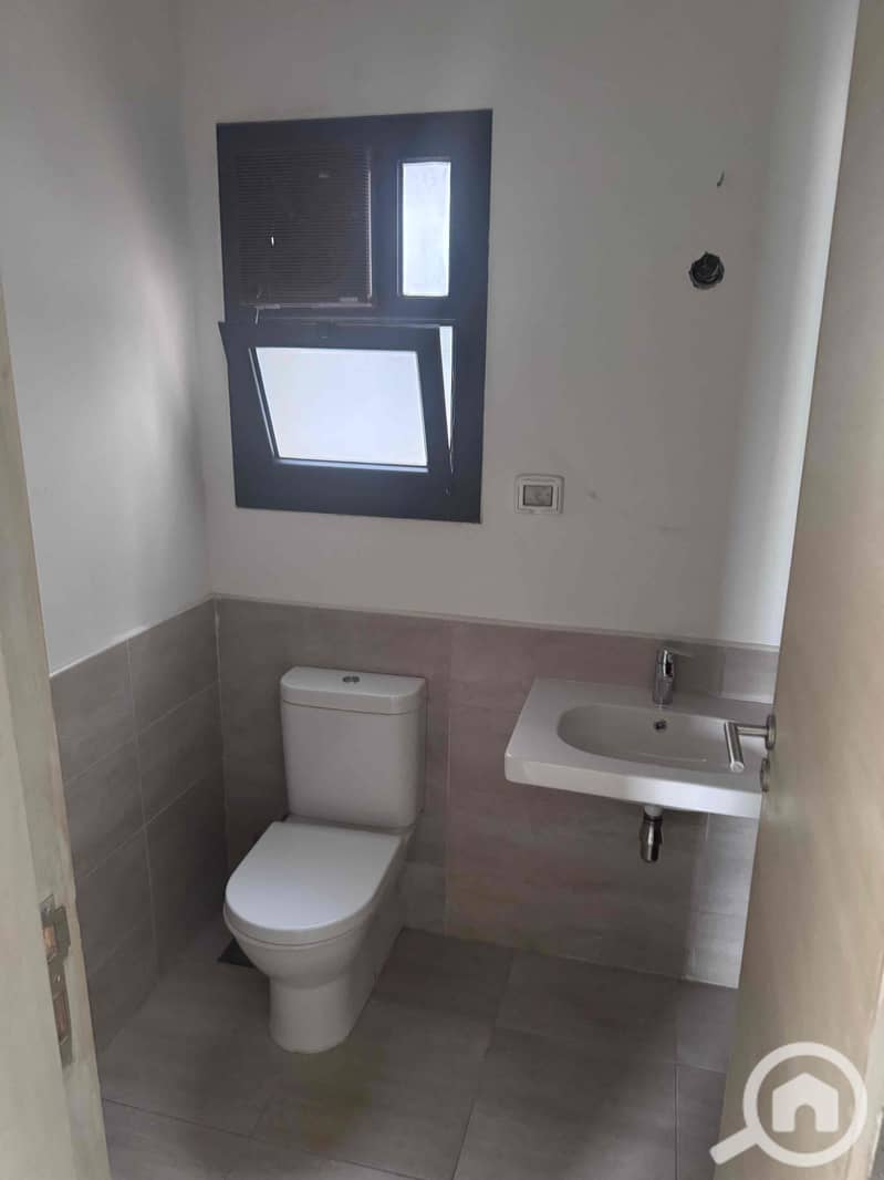 5 0fcaf0da-c885-43a6-b971-f99d0e9ee4e5. jpg