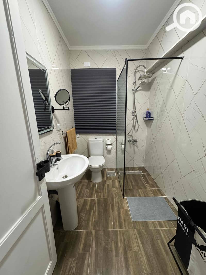 5 5c32def9-2a6c-44fc-8eb8-a8dc98cb4676. jpg